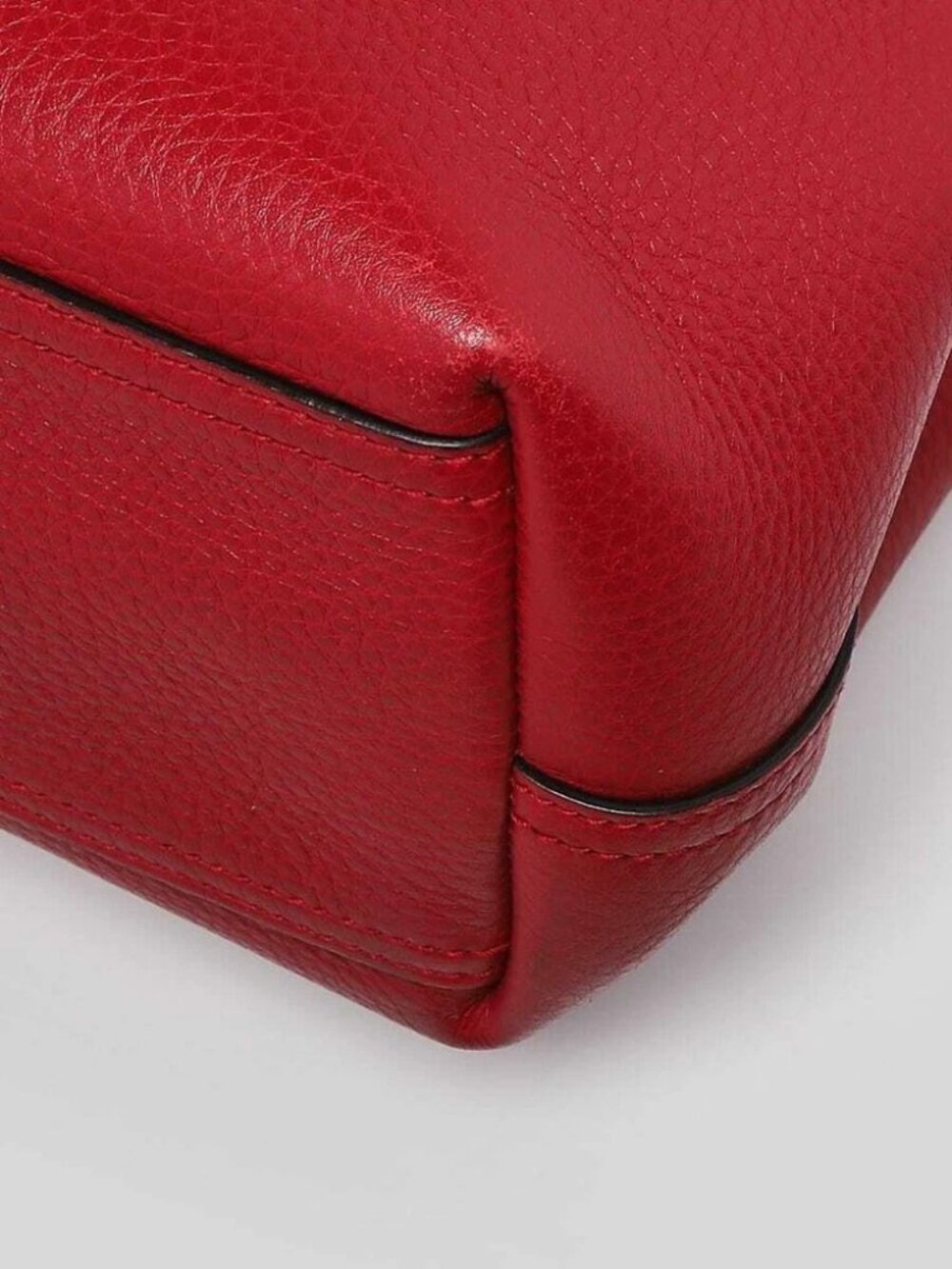 Gucci Red Pebbled Leather Marmont Medium Shoulder Bag - Picture 4 of 9